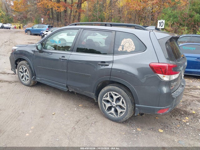 2021 SUBARU FORESTER JF2SKAFC9MH524184 Photo 2