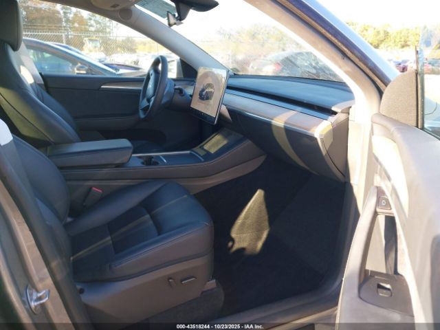 2024 TESLA MODEL Y 7SAYGDEEXRA284388 Photo 4