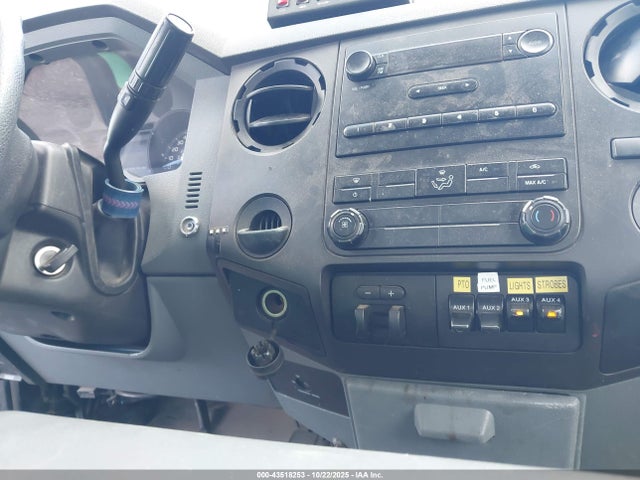 Ford F-550 Chassis Xl 2015 1FDUF5GT8FEC38506 Image 10