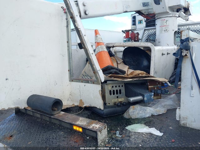 Ford F-550 Chassis Xl 2015 1FDUF5GT8FEC38506 Image 19