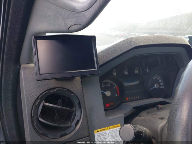 Ford F-550 Chassis Xl 2015 1FDUF5GT8FEC38506 Image 13
