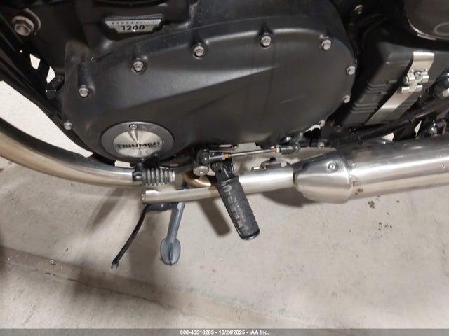 Triumph Motorcycle Bonneville Bobber 2022 SMTD53HL7NTAX5646 Image 14