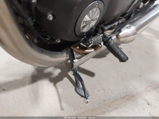 Triumph Motorcycle Bonneville Bobber 2022 SMTD53HL7NTAX5646 Image 16