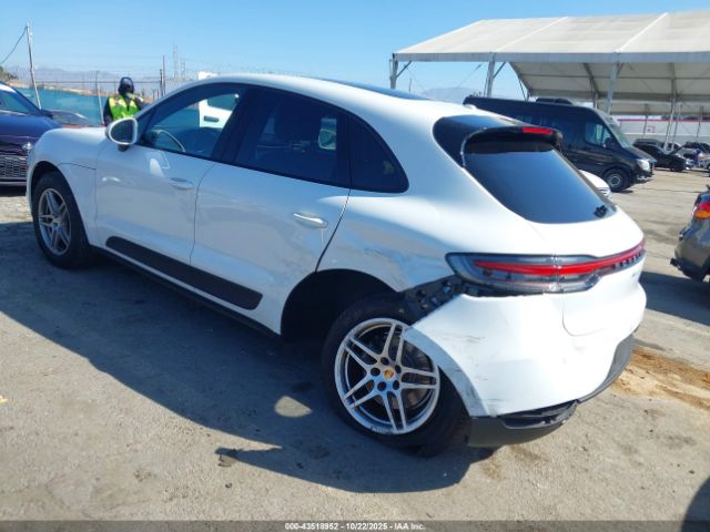 2019 PORSCHE MACAN WP1AA2A56KLB08114 Photo 2
