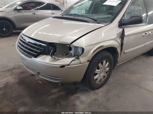 2005 CHRYSLER TOWN & COUNTRY 2C4GP54L45R328496 Photo 5
