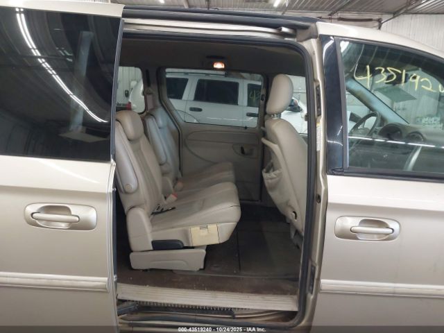 2005 CHRYSLER TOWN & COUNTRY 2C4GP54L45R328496 Photo 7
