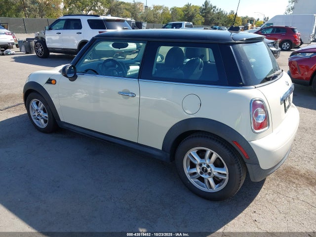 2012 MINI COOPER WMWSU3C55CT264191 Photo 2