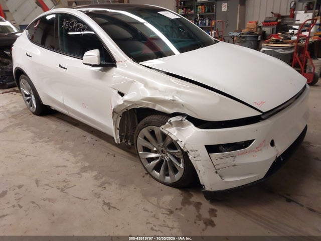 2026 TESLA MODEL Y 7SAYGDEE9TA388250 Photo 0