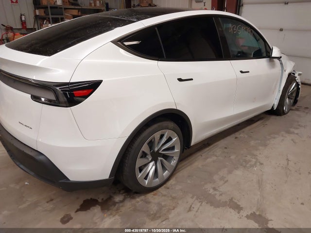 2026 TESLA MODEL Y 7SAYGDEE9TA388250 Photo 3