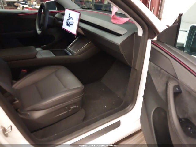 2026 TESLA MODEL Y 7SAYGDEE9TA388250 Photo 4