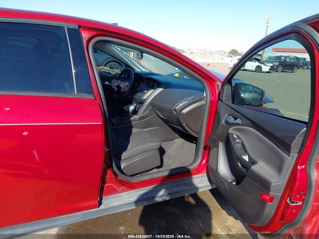 Ford FOCUS SE 2015 1FADP3K22FL300570 Image 5