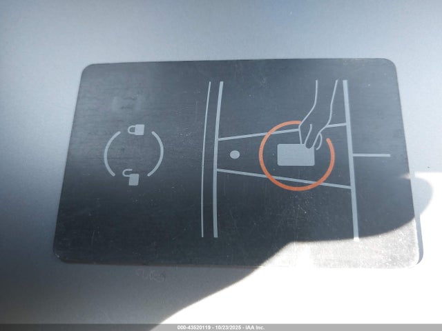 2023 TESLA MODEL 3 5YJ3E1EAXPF581654 Photo 10