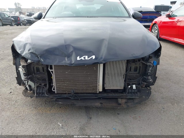 5XXG14J21NG111360 KIA K5 LXS
