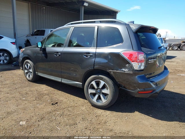 Subaru Forester 2.5i Premium 2018 JF2SJADCXJH460500 Image 3
