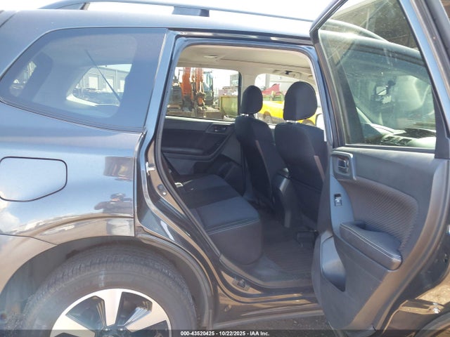 Subaru Forester 2.5i Premium 2018 JF2SJADCXJH460500 Image 8