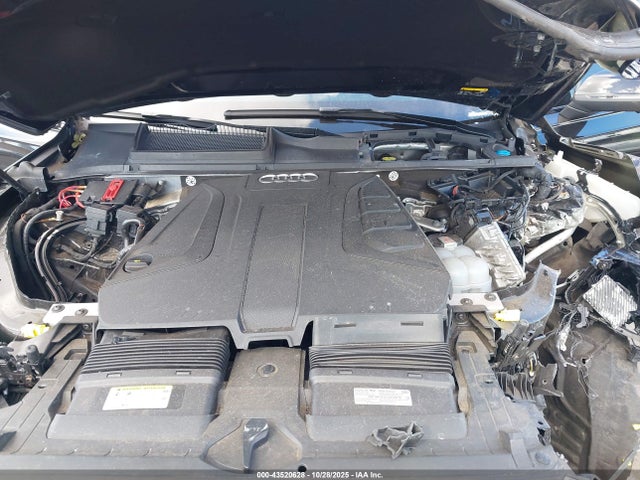 WA1LJBF75ND006252 Audi Q7 Premium Plus