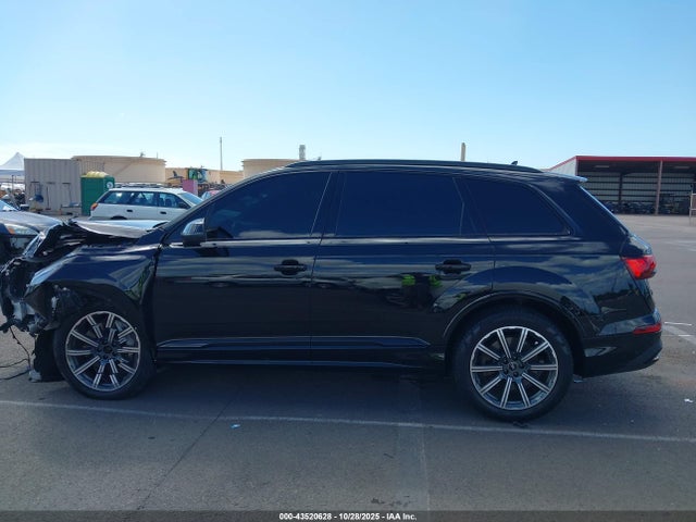 WA1LJBF75ND006252 Audi Q7 Premium Plus