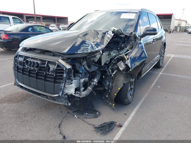 WA1LJBF75ND006252 Audi Q7 Premium Plus