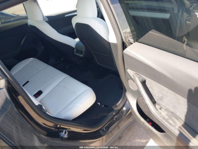 2023 TESLA MODEL Y 7SAYGDEF1PF784383 Photo 7