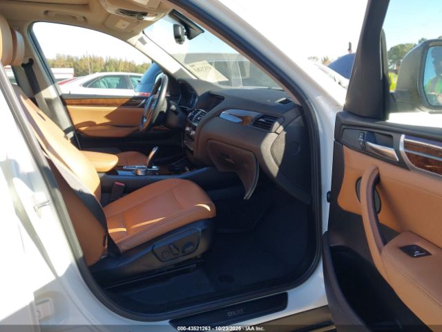 2016 BMW X3 5UXWX9C55G0D87299 Photo 4