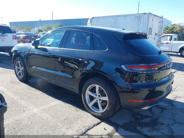 2021 PORSCHE MACAN WP1AA2A57MLB01966 Photo 2