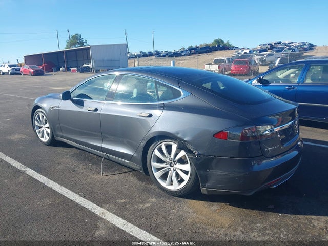 2015 TESLA MODEL S 5YJSA1E28FF112500 Photo 2