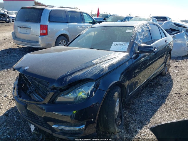 2013 MERCEDES-BENZ C 250 WDDGF4HB2DR266458 Photo 1