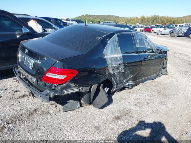 2013 MERCEDES-BENZ C 250 WDDGF4HB2DR266458 Photo 3