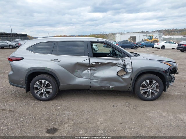 5TDKDRBH6SS589382 Toyota Highlander Xle