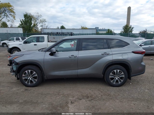 5TDKDRBH6SS589382 Toyota Highlander Xle