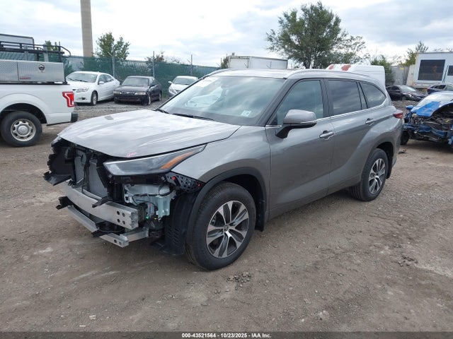 5TDKDRBH6SS589382 Toyota Highlander Xle