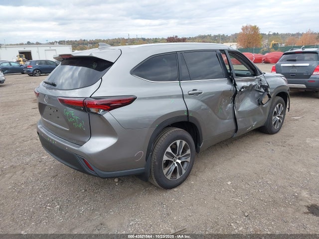 5TDKDRBH6SS589382 Toyota Highlander Xle