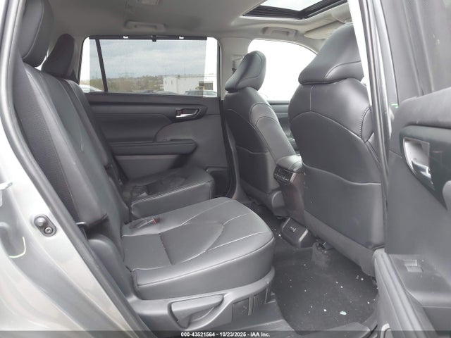 5TDKDRBH6SS589382 Toyota Highlander Xle