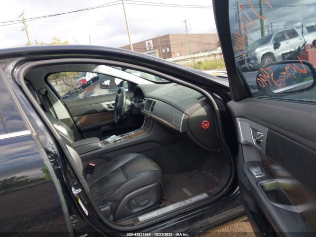 2012 JAGUAR XF SAJWA0FB2CLS35990 Photo 4