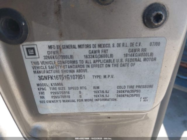 2001 CHEVROLET SUBURBAN 1500 3GNFK16T51G107951 Photo 8