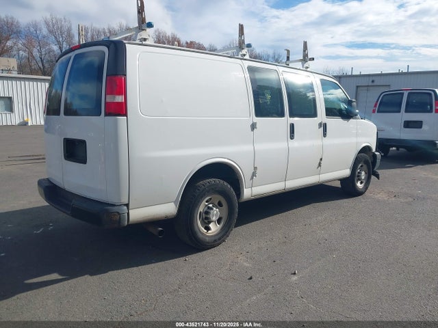 43521743 :رقم المزاد ، 1GCWGAFF8H1126202 vin ، 2017 Chevrolet Express 2500 Work Van مزاد بيع