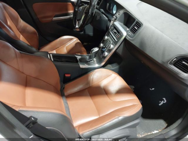 2016 VOLVO S60 YV126MFKXG2410403 Photo 4
