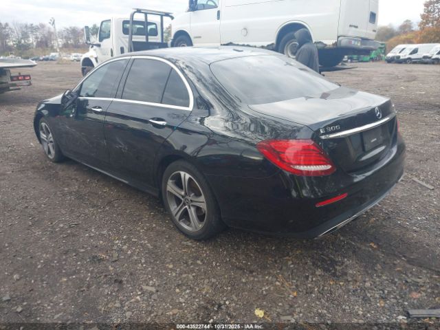 2019 MERCEDES-BENZ E 300 WDDZF4KB5KA530561 Photo 2