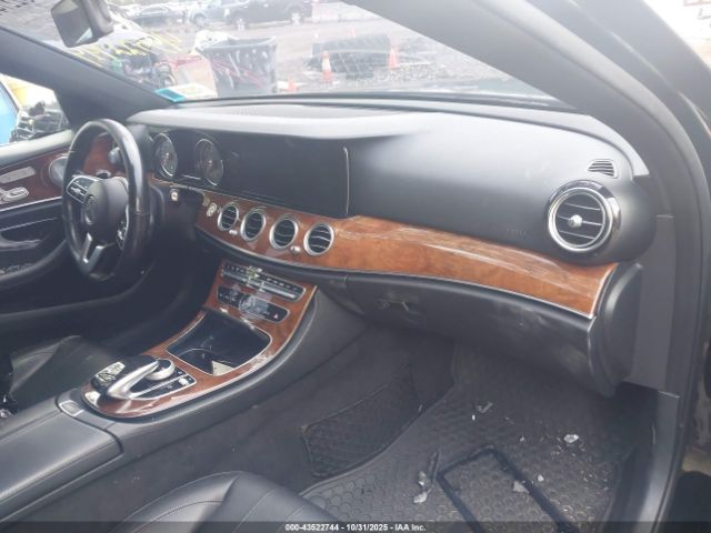 2019 MERCEDES-BENZ E 300 WDDZF4KB5KA530561 Photo 4