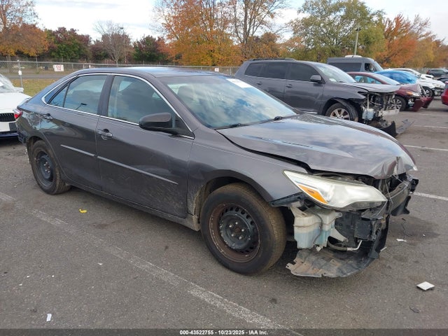 43522755 :رقم المزاد ، 4T4BF1FK9GR557757 vin ، 2016 Toyota Camry Le مزاد بيع