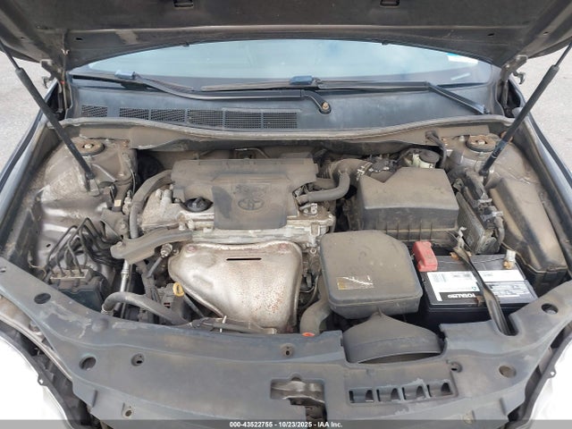43522755 :رقم المزاد ، 4T4BF1FK9GR557757 vin ، 2016 Toyota Camry Le مزاد بيع