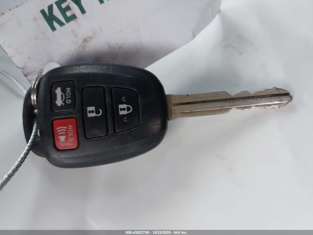 43522755 :رقم المزاد ، 4T4BF1FK9GR557757 vin ، 2016 Toyota Camry Le مزاد بيع