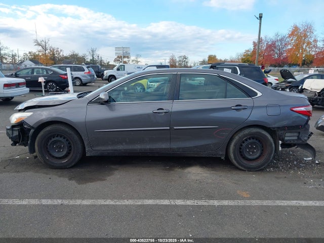 43522755 :رقم المزاد ، 4T4BF1FK9GR557757 vin ، 2016 Toyota Camry Le مزاد بيع