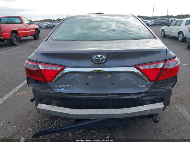 43522755 :رقم المزاد ، 4T4BF1FK9GR557757 vin ، 2016 Toyota Camry Le مزاد بيع
