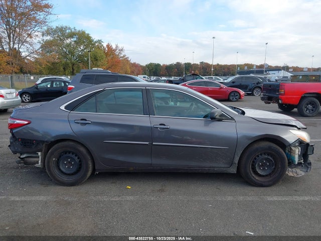 43522755 :رقم المزاد ، 4T4BF1FK9GR557757 vin ، 2016 Toyota Camry Le مزاد بيع