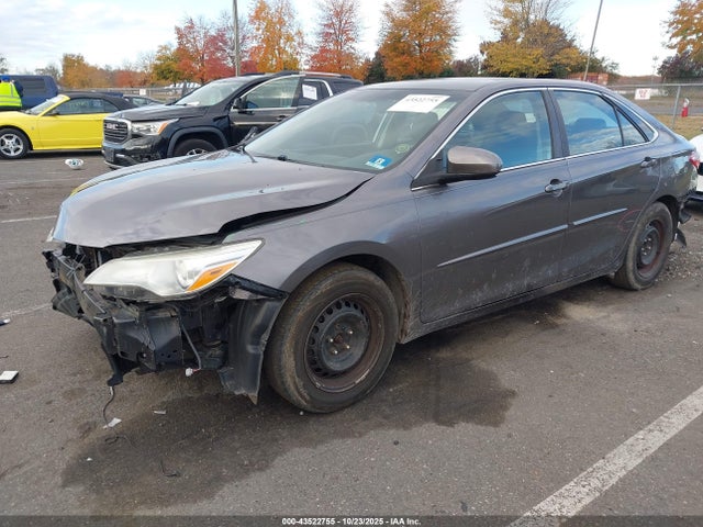 43522755 :رقم المزاد ، 4T4BF1FK9GR557757 vin ، 2016 Toyota Camry Le مزاد بيع