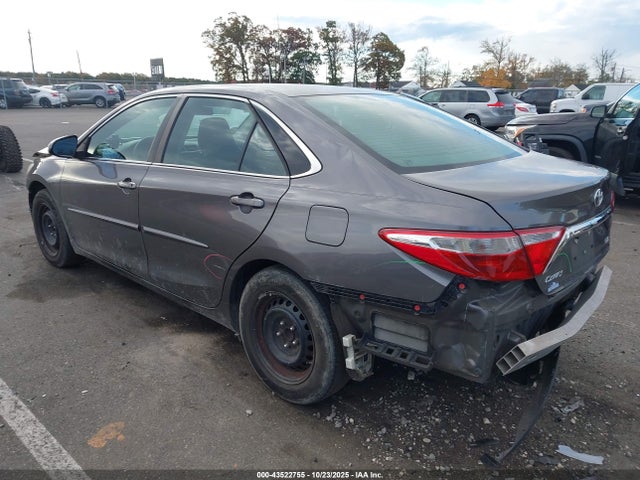 43522755 :رقم المزاد ، 4T4BF1FK9GR557757 vin ، 2016 Toyota Camry Le مزاد بيع