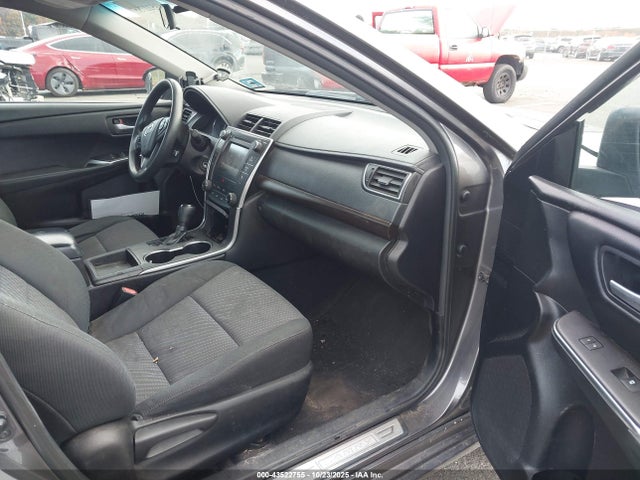 43522755 :رقم المزاد ، 4T4BF1FK9GR557757 vin ، 2016 Toyota Camry Le مزاد بيع