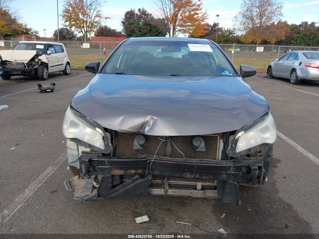 43522755 :رقم المزاد ، 4T4BF1FK9GR557757 vin ، 2016 Toyota Camry Le مزاد بيع