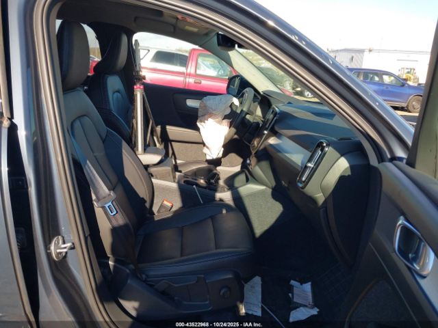 2022 VOLVO XC40 YV4162UK1N2741468 Photo 4